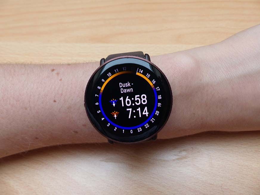 Man sieht die Sonnenzeiten auf der Polar Ignite 3. 